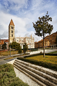 巴拉多利德安提瓜教堂 旅游兴趣 西班牙文化 罗马式 都市风光 西班牙 欧洲 石头背景