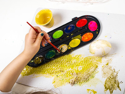 绘彩鸡蛋 季节 刷子 幼儿园 铅笔 自然背景图片