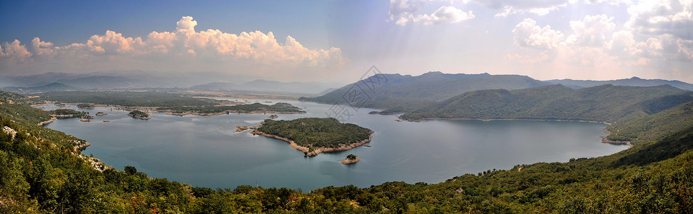 弗兰斯科蒙特内格罗的斯拉斯科湖背景