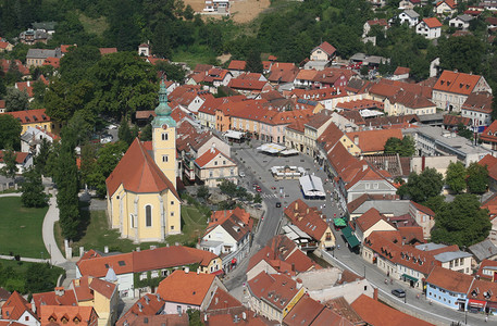 Samobor - 克罗地亚城市 夏天 萨格勒布;背景图片