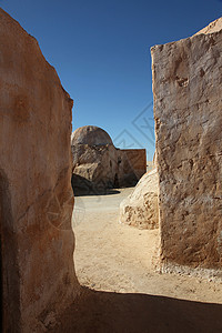 沙漠中的建筑 阿拉伯 孤独 算法酮 大篷车 撒哈拉 旅游背景图片