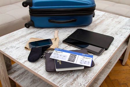 飞机票 护照和行李 飞行 旅游 旅行图片