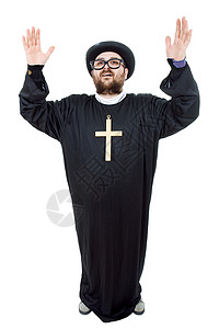 牧师 全身 微笑 信徒 万圣节 宗教 天主教 衣服 上帝背景图片