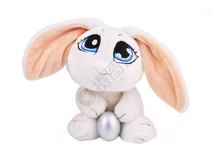 白色的东方玩具兔子和银蛋背景图片