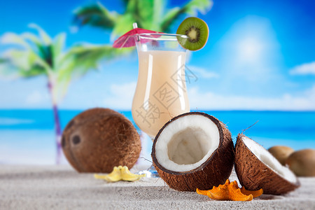 海滩上的热带饮料 水果 茶点 牛奶 岛 新鲜高清图片