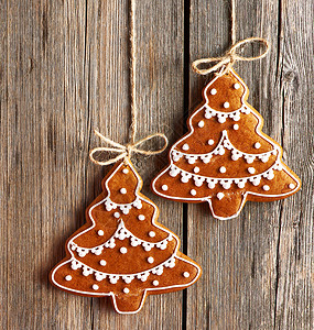 圣诞节自制的姜饼饼干 喜庆的 装饰的 冬天 木头 甜点背景图片