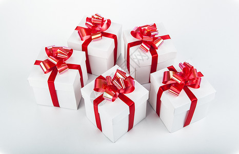 灰色上的白色礼品盒 感恩 赏金 丝带 新年 情人节 嘉年华背景图片