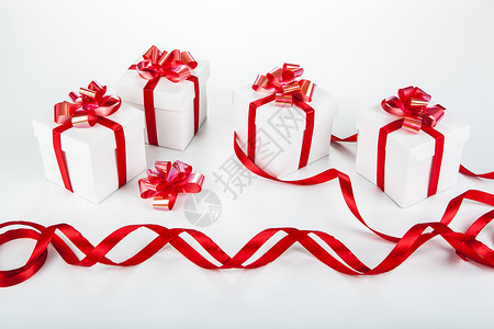 灰色上的白色礼品盒 欢乐 红色的 纸板 圣诞节 纸背景图片