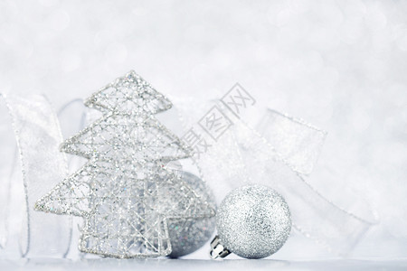 圣诞节装饰 闪亮的 庆典 丝带 闪光 球 假期 树背景图片