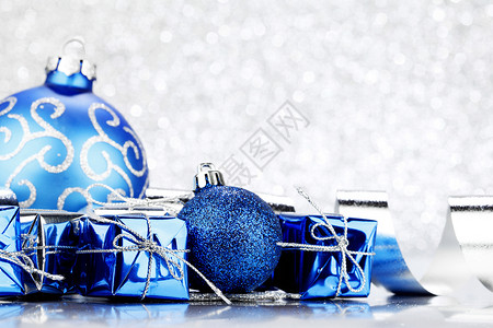 圣诞礼物和装饰 火花 弓 庆典 闪光 假期背景图片