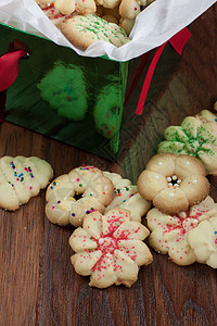 圣诞饼干 木桌子 甜点 咖啡杯 糖 烤的 烹饪 糖果背景图片