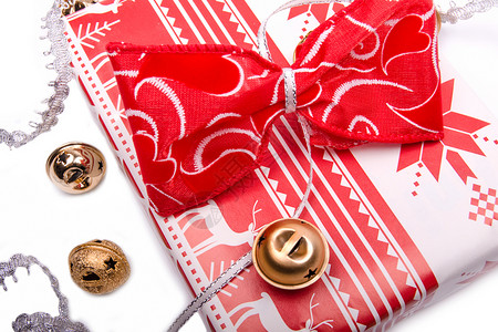 包装礼品盒 喜庆的 装饰品 惊喜 闪亮的 金子 季节性的 雪橇背景图片