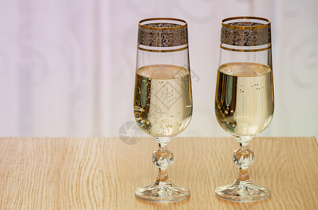 两杯香槟笛子 装满香槟 酒精 专业品鉴 鸡尾酒 假期背景图片