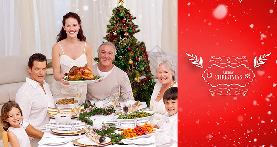 家庭庆祝圣诞节晚宴与火鸡的复合形象 在 金的高清图片