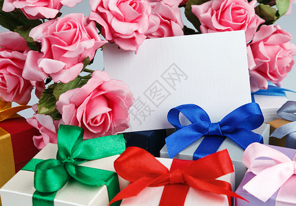 带鲜花和礼品的贺卡 丝带 蓝色的 展示 生日 玫瑰背景图片