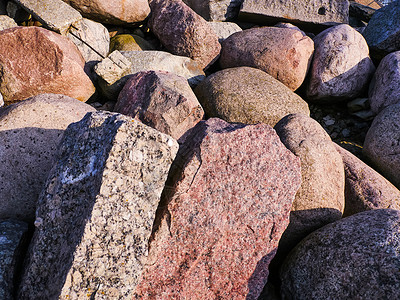 海滩上的大石头 蓝色的 墙纸 床 假期 巨石 自然背景图片