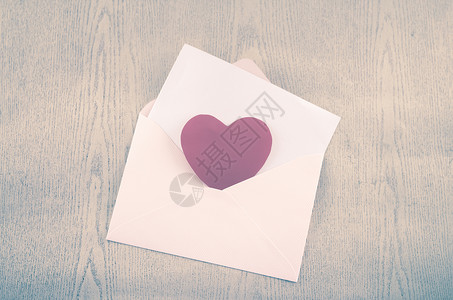 红色红心与粉红色信封 邮件 婚礼 派对 念日 一致背景图片