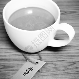 热售标签配有价格标签黑白颜色调色风格的咖啡杯 桌子背景