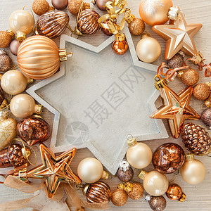 铜色调的圣诞树装饰品 闪闪发光的 诺埃尔 节 玻璃珠 珍珠般的图片