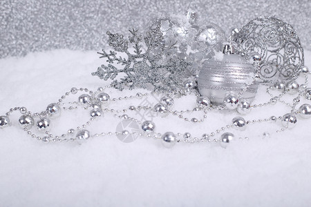 圣诞节雪雪上装饰 闪光 星星 卡片 华丽的 雪花背景图片
