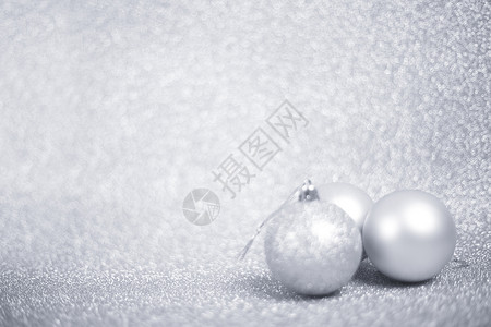 银圣诞球 假期 玩具 庆典 闪亮的 卡片 背景虚化背景图片