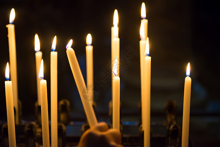 教堂的蜡烛 历史 庆典 浪漫的 场景 浪漫 火背景图片