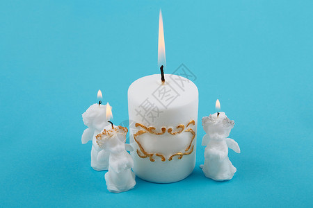 天使蜡烛祈祷白复活节的蜡烛是天使的形状背景