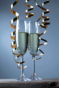 两杯香槟杯 新年 卡片 派对 蓝色的 假期 浪漫的背景图片