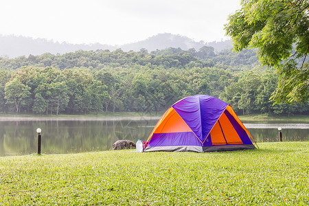 在森林中露营圆顶帐篷 周末 庇护所 荒野 闲暇 大篷车图片