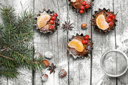 橙子味粗粮糕圣诞蛋糕甜点 面包店 庆祝活动 八角 雪 假期 桌子背景