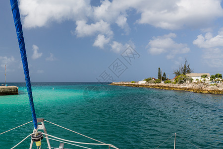 班布里奇岛Catamaran在巴巴多斯海上巡航背景