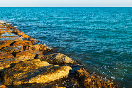 突破水岩 休息 海岸线 海 海洋 防波堤背景图片