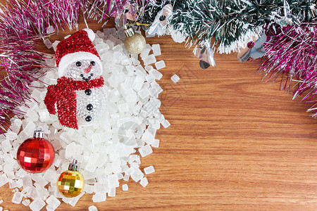 白晶状的白雪人 玩具 水晶 季节 庆典 假期背景图片