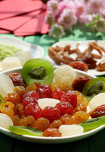 越南越战节越南果酱 新年快乐 吃 传统 木背景 绿色背景 白盘子背景图片