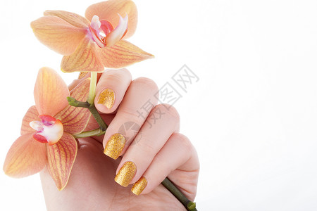 美丽的金色美甲 手 女孩 时尚 活动 手指 覆盖 闪光背景图片