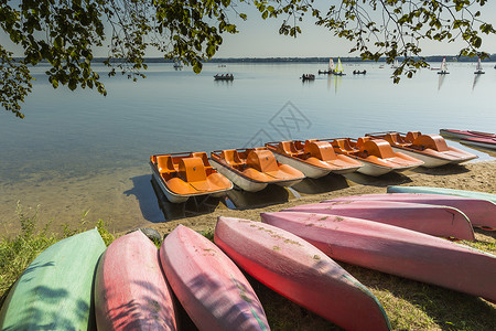 湖岸 戈多皮沃湖 马苏里 波尔 皮艇 游客 波兰高清图片