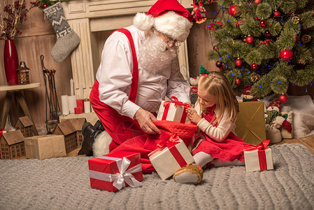 圣诞圣诞老人送圣诞礼物 假期 圣诞节的时候 坐着 喜悦 孩子背景图片