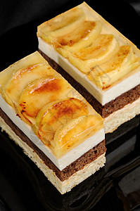 穆斯蛋糕 烤的 奶油 大杂烩 杏仁 苹果 小菜高清图片