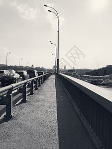 大城市一座桥上的空路 街道 天空 人行道 速度 路口图片