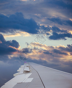 空中飞机翼云表 天空 航班 窗户 运输 航空公司 泰国背景图片