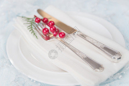 美丽的圣诞餐桌 水平的 红色的 针叶 假期 菜单 庆祝背景图片