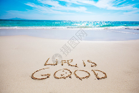沙沙滩上的生命是美好的文字背景图片