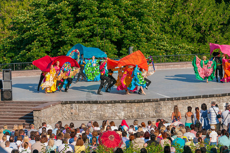 7月的节日2016年7月22日 Ukraina舞蹈学院 节日 国家的背景