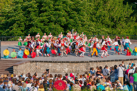 7月的节日2016年7月22日 Ukraina舞蹈学院 衣服 拉什尼克背景