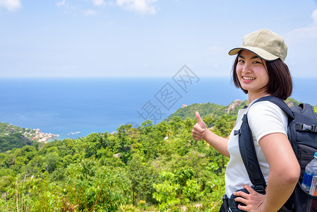 光道观光旅游妇女 顶峰 远足 风景 自然 女孩 快乐的背景图片