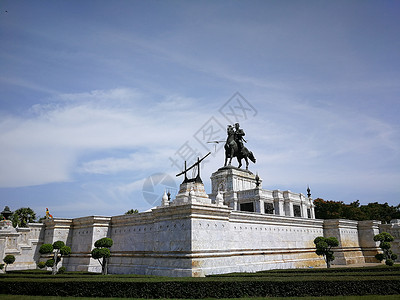 洒金宣Ayutthaya的Naresuan国王纪念碑提供泰国历史古老的国家 寺庙 佛教背景