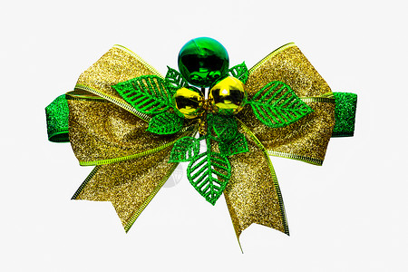 闪亮的绿色和金色圣诞弓和球在白色背景下与复制空间隔离 礼物或礼物概念的丝带 圣诞装饰丝带和圣诞装饰品概念背景图片