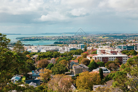 伊甸园Mt Eden 的奥克兰视图 天空 塔 蓝色的背景