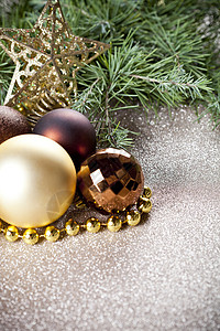 圣诞装饰品和常青杉树枝 庆典 闪光 冷杉 假期 圣诞节背景图片