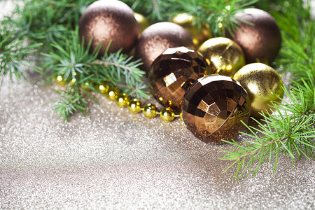 圣诞装饰品和常青杉树枝 快活的 枞树 金的背景图片